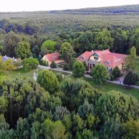 Nagy-Magyarorszag Park Bed & Breakfast Isztimér Eksteriør bilde