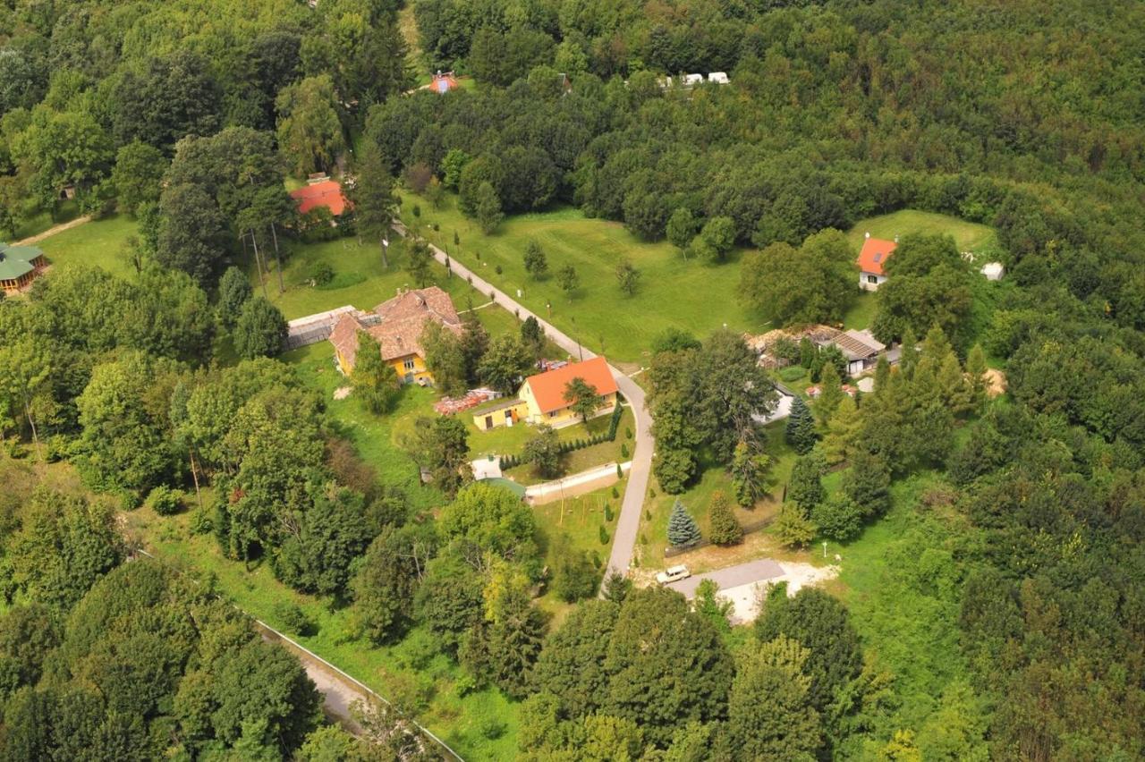 Nagy-Magyarorszag Park Bed & Breakfast Isztimér Eksteriør bilde