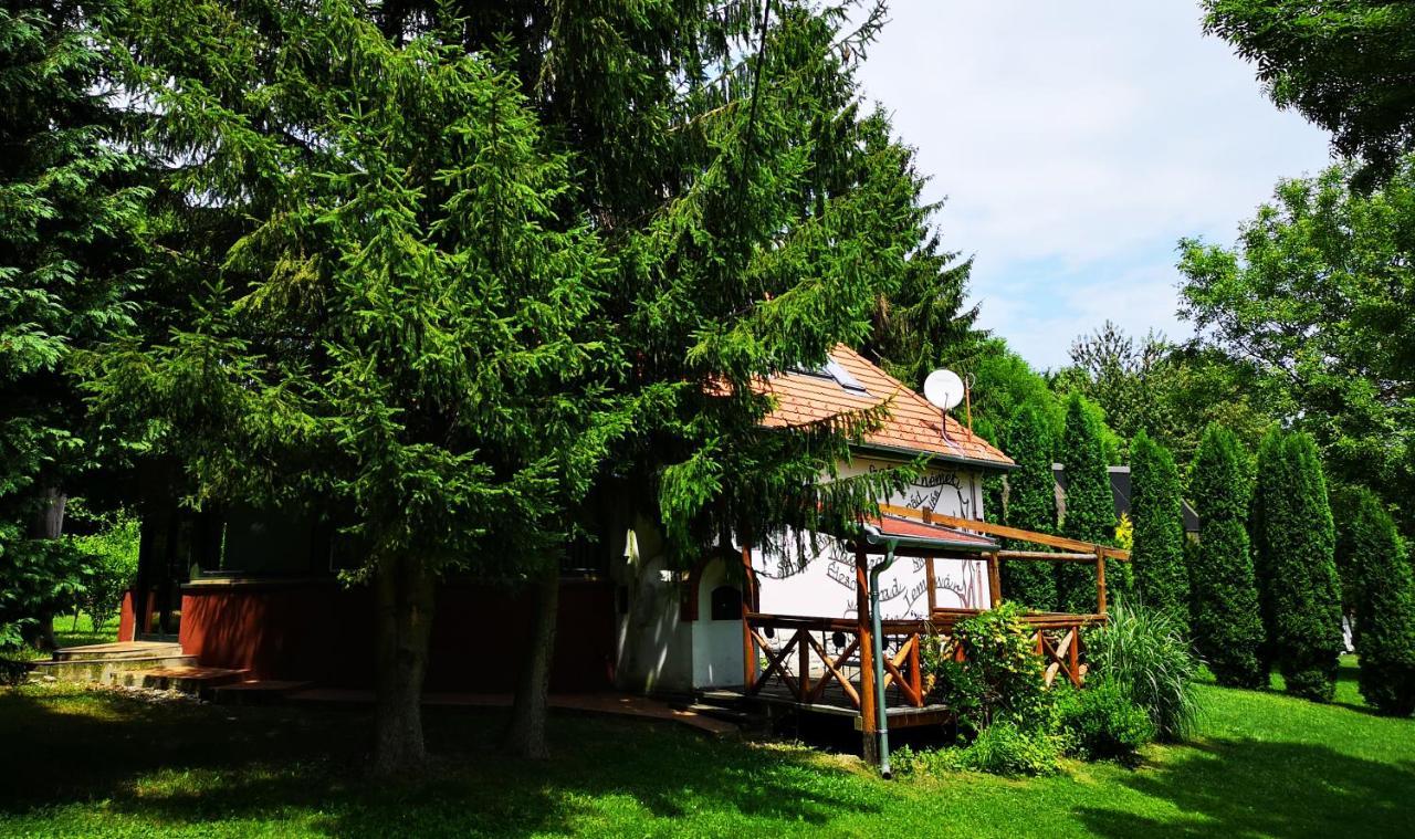 Nagy-Magyarorszag Park Bed & Breakfast Isztimér Eksteriør bilde