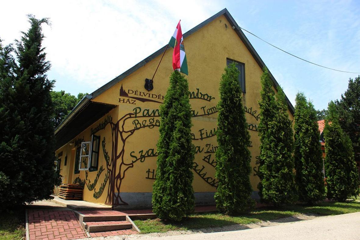 Nagy-Magyarorszag Park Bed & Breakfast Isztimér Eksteriør bilde